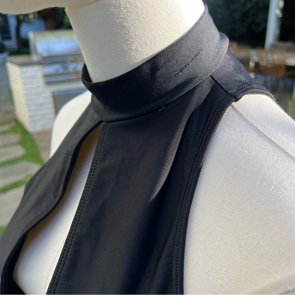 Sexy deep V neck swimsuit - Picture 4 of 7